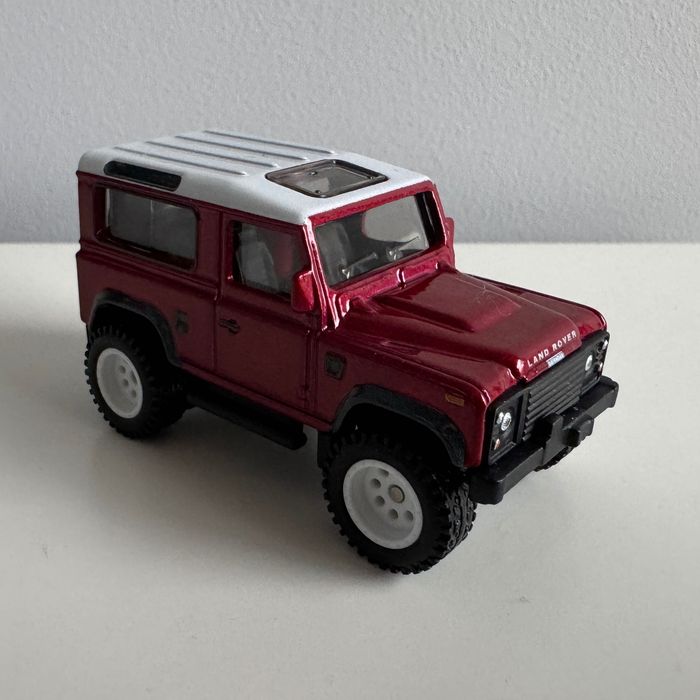 Hot Wheels Premium 1:64 LAND ROVER DEFENDER 90 - Boulevard - LUZ