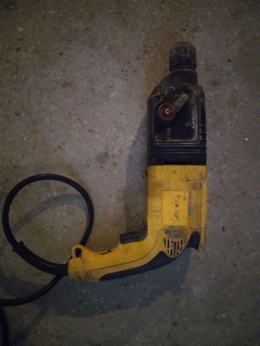Перфоратор DeWalt
