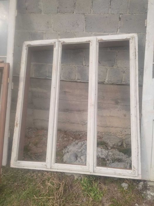 Віддам безкоштовно старі деревяні вікна двері. Тільки самовивіз.