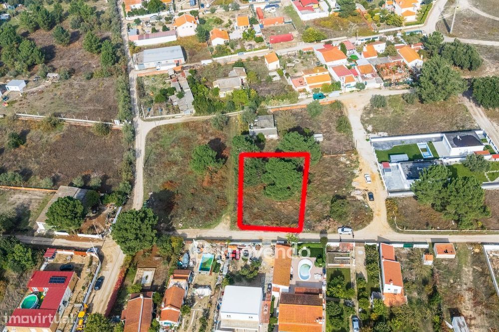 Terreno urbanizável em Palmela com 814 m²