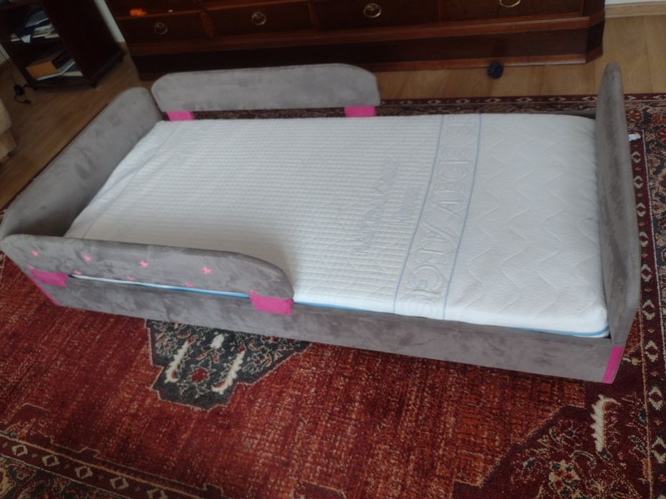 Łóżko dziecięce tapicerowanie