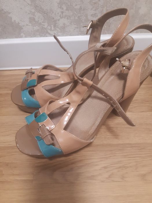 Взуття жіноче туфлі та інші