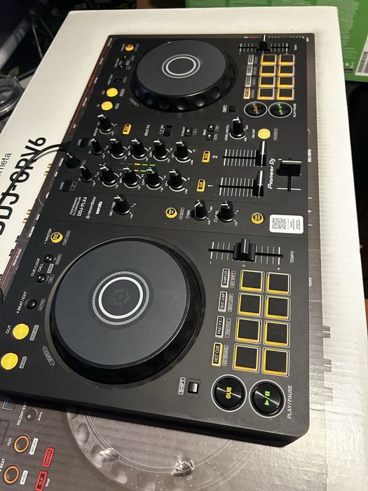 Pioneer DJ DDJ-FLX4 – Como Nova Na Caixa