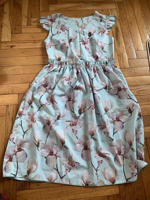 Сукня з квітками на дівчинку