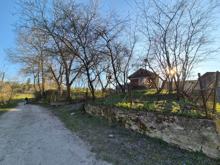 Будинок із комунікаціями, терасою та великою майстернею, с. Словіта