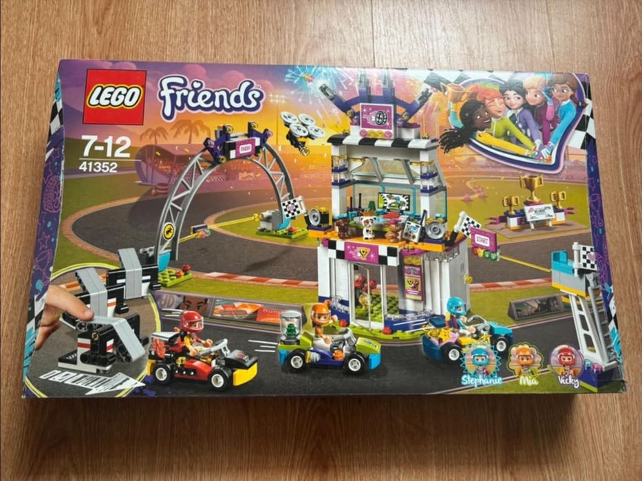 LEGO  FRIENDS  Dzień wielkiego wyscigu 41352