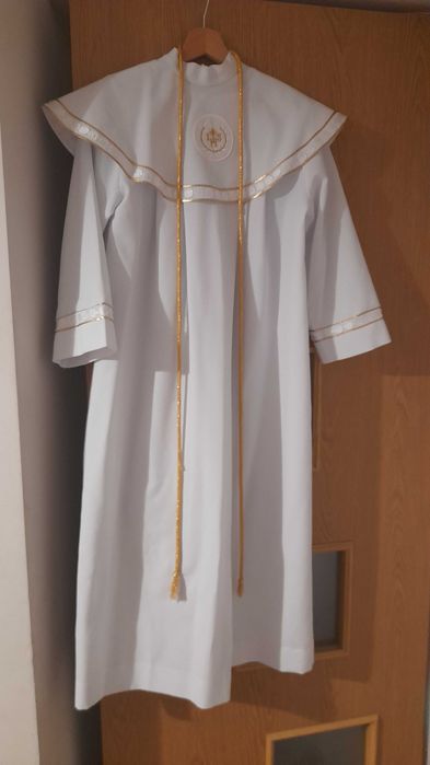 Sprzedam albę komunijną 134/140.