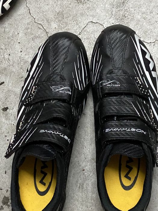 sapatos para bicicleta usados mas muito estimados .