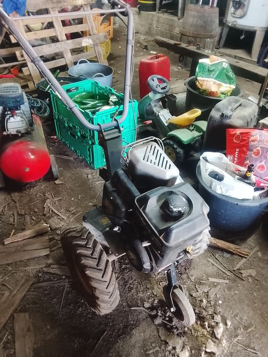 Motocultivador em bom estado