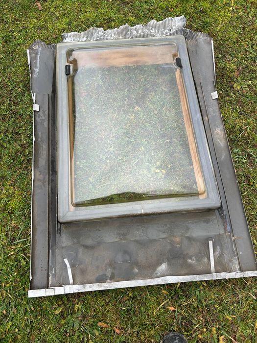 Okno dachowe ( wyłaz  dachowy)