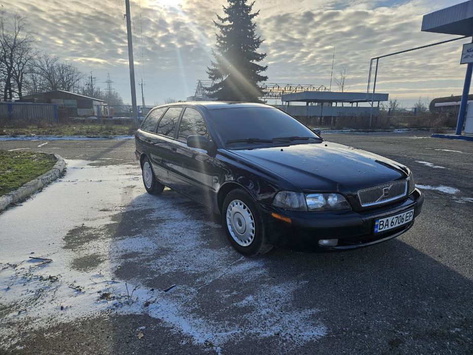 Продам Volvo v40 2003р.