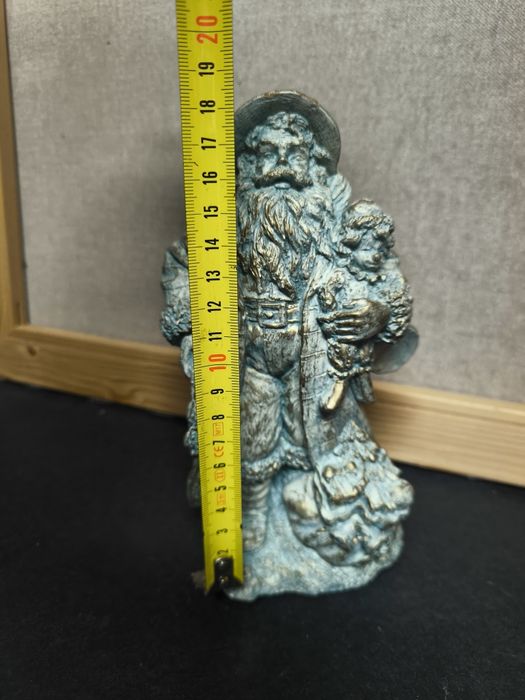 Papai Noel Vintage com Criança e Saco de Presentes
Papai Noel de barba