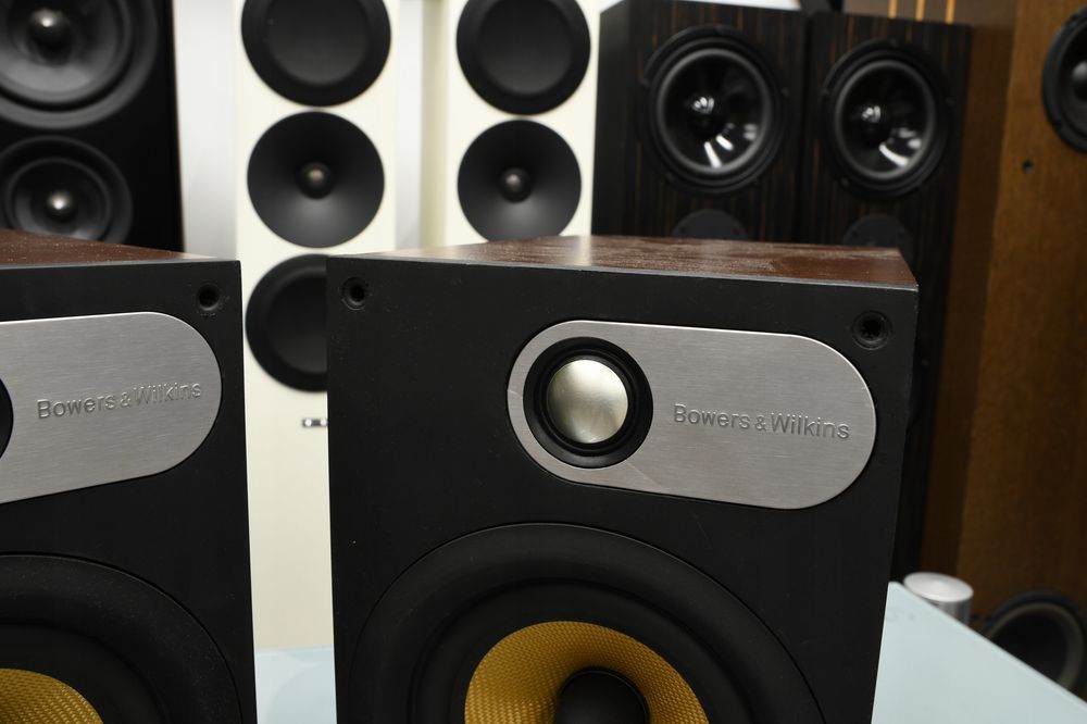 kolumny podstawkowe głośniki surround Monitory B&W Bowers & Wilkins 686