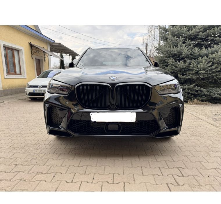 Комплект обвеса (стиль Х5М F95)с порогами на BMW X5 G05 2018-2022 года