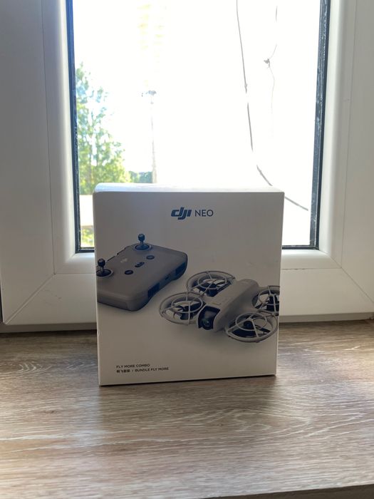 DJI Neo Drone + Comando + Acessórios – Excelente Estado