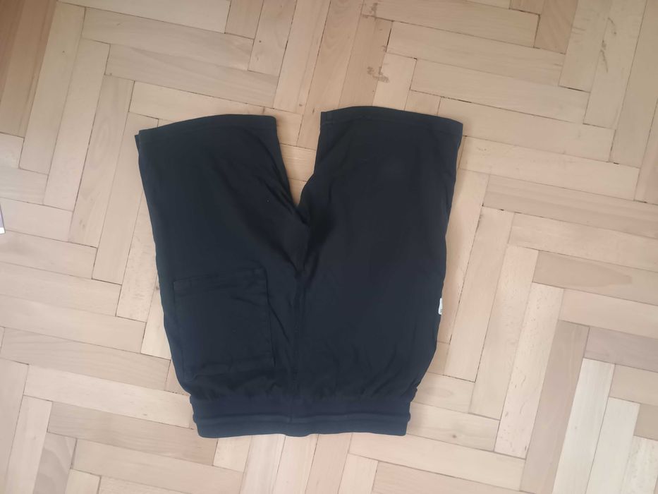 Krótkie spodenki f&f czarne 152 158