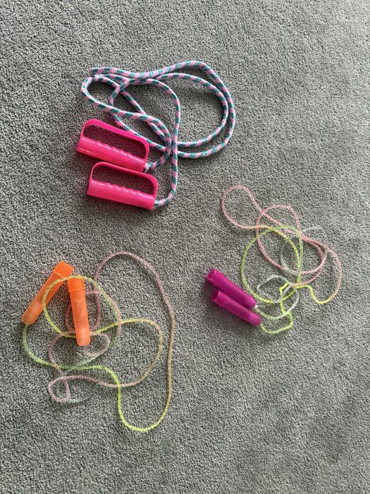 Скакалка, дитяча скакалка