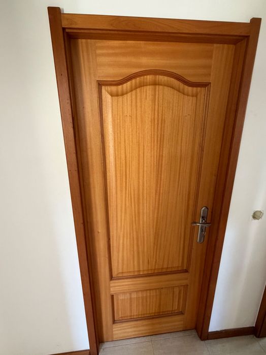 Portas com guarnições