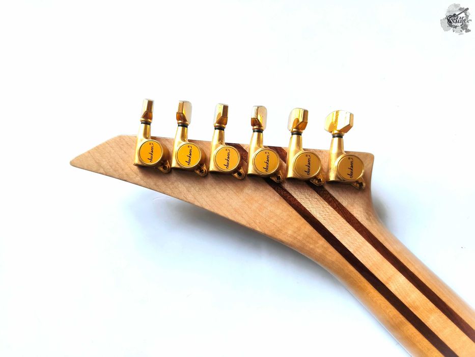 $1550 Avaks DK Custom '2008 Gold Flame w/case