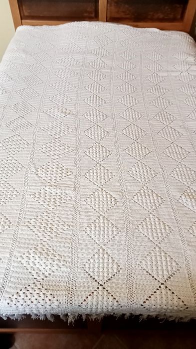 Uma colcha de corpo e meio medidas 2, 00 x 1, 50