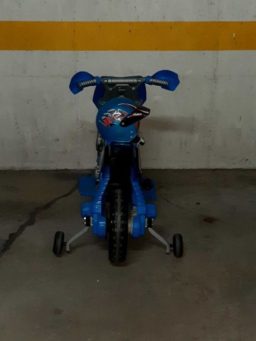 Mota a bateria  de criança