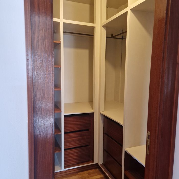 Aluga-se moradia T3  Caselas / Restelo lo