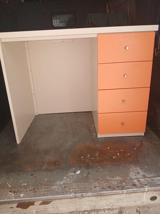 Secretária em madeira com 4 gavetas