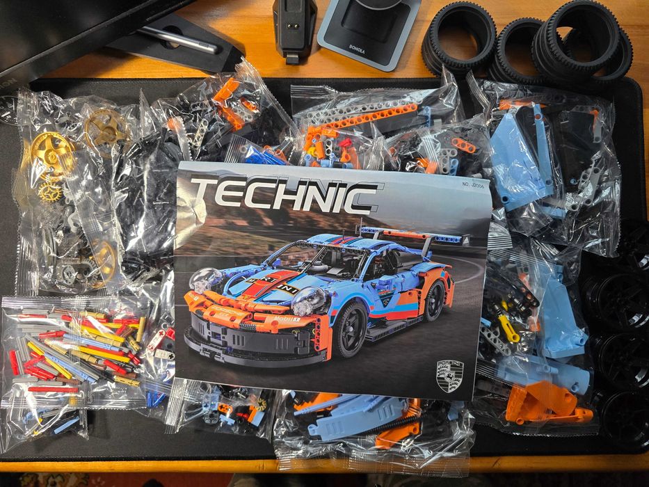 Конструктор Technic Porsche 911 RSR 1680 деталей