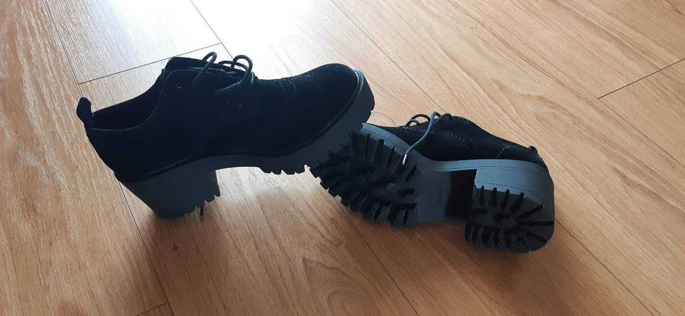 Botas de salto pretas novas - Pull & Bear