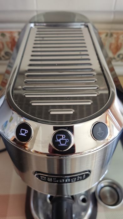 Maquina Café Delonghi Dedica Style EC685M