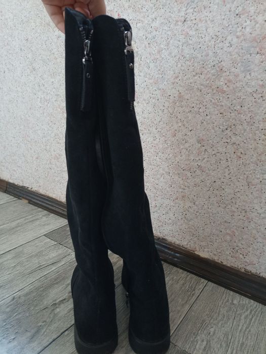 Чорні замшеві ботфорти