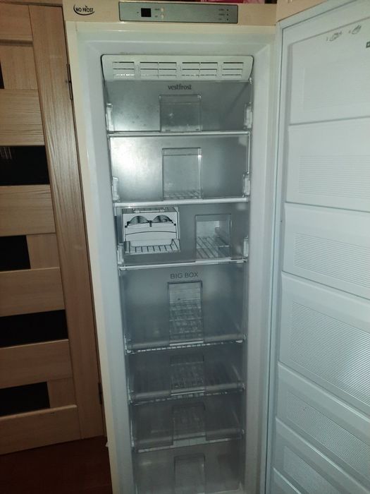 Продам морозильную камеру NOFROST