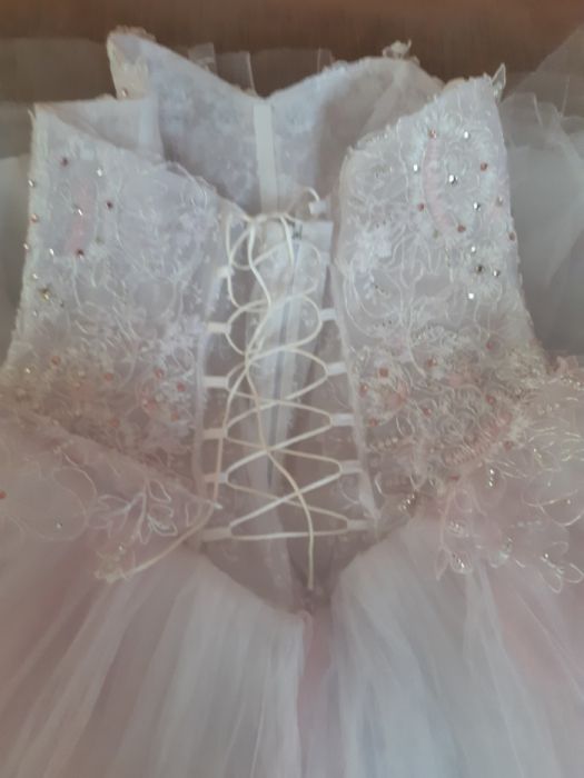 Плаття весільне з камінчиками Svarovski .