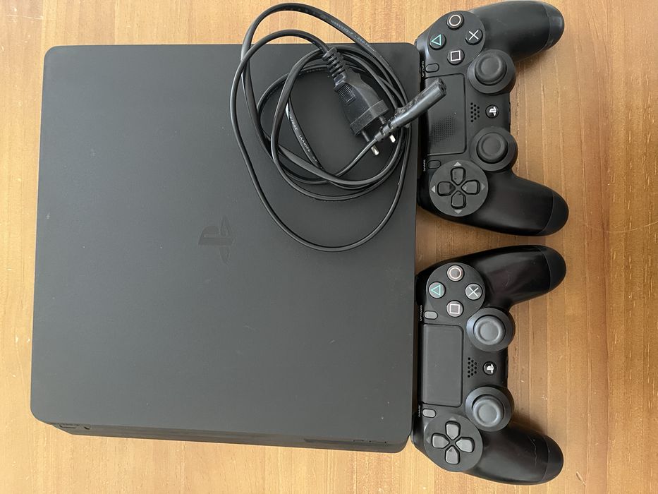 Playstation4  de 500Gb com dois comandos