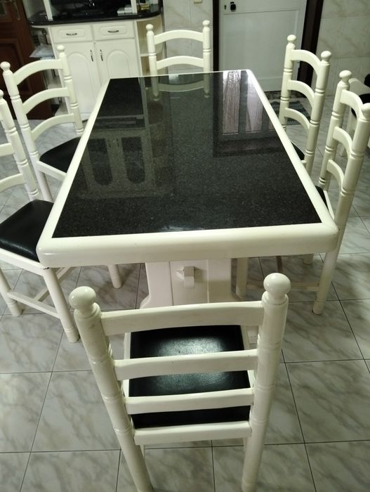 Mesa com 6 cadeiras