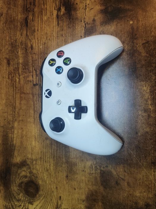 Xbox One S 500GB + Pad + Zestaw 7 Gier (Mafia, Tomb Raider)