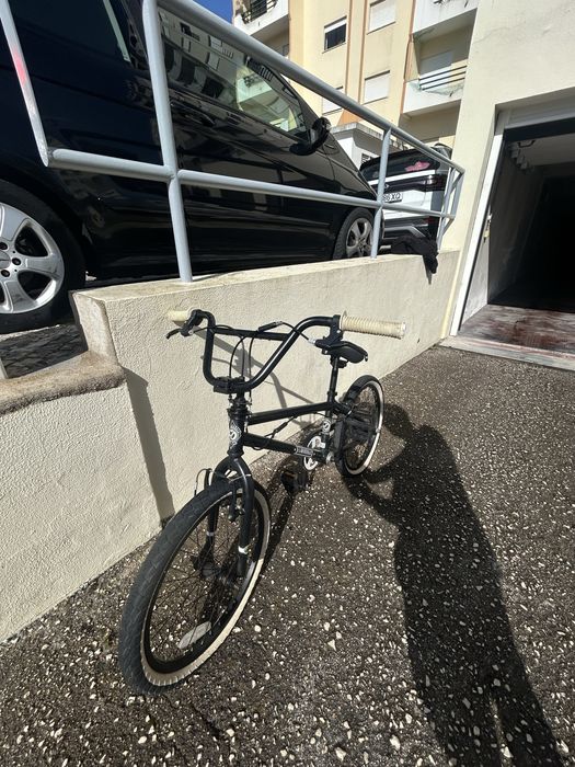 Bicicleta BMX Diamondback – Excelente Estado (Negociável)