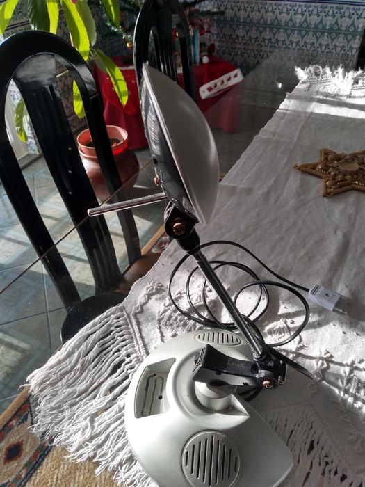 Candeeiro extensível de secretária