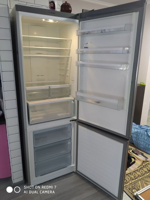 Холодильник Bosch KGN39XI