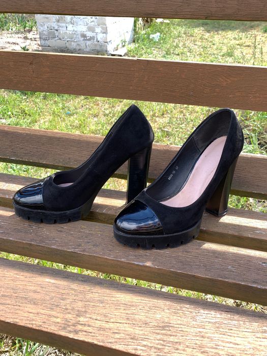 Зручні жіночі туфлі на каблуках. Розмір 37