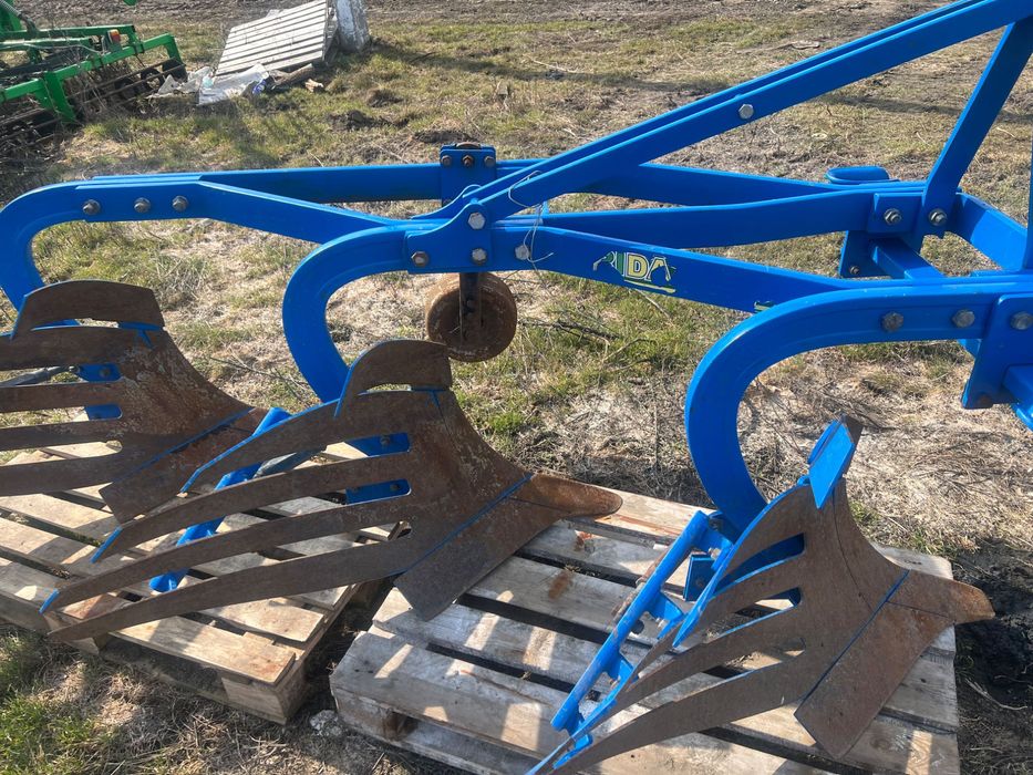 Продам плуг онлю трикорпусний