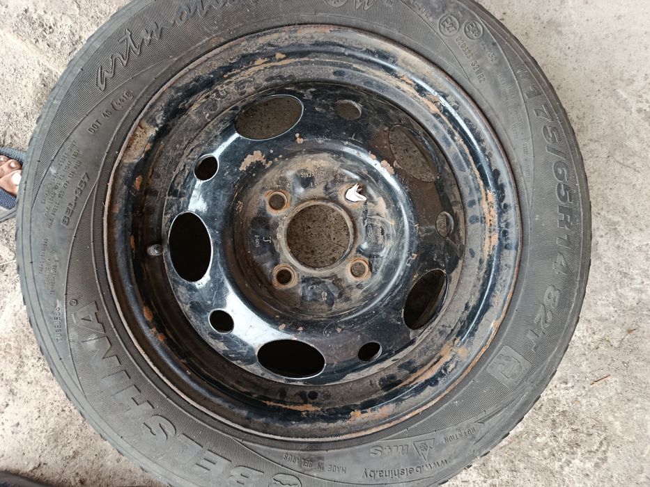 Продам диск с резиною 175/65 r14
