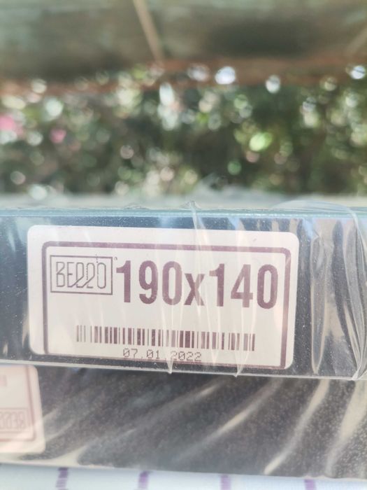 Vendo colchão 140x190 com estrato NOVOS