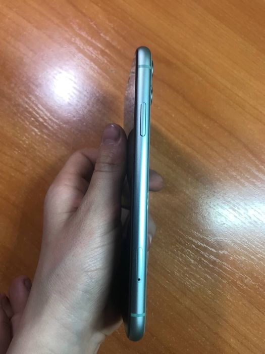 Продам iPhone 11