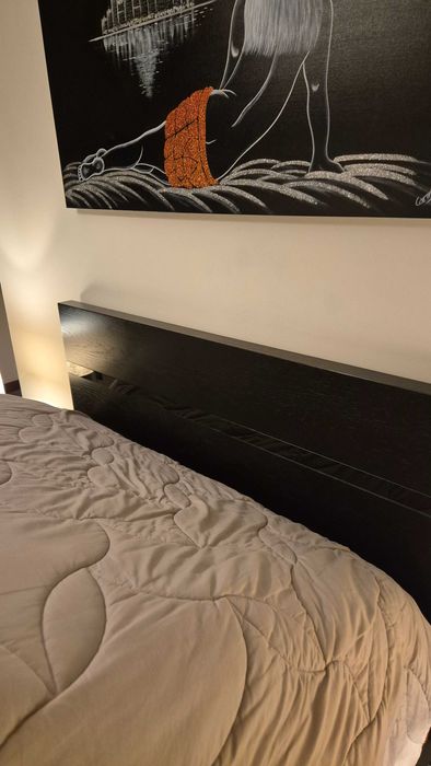 **Quarto Moderno em Excelente Estado – Aproveite!**