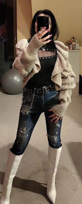 Beżowy sweterek, na chłodne dni