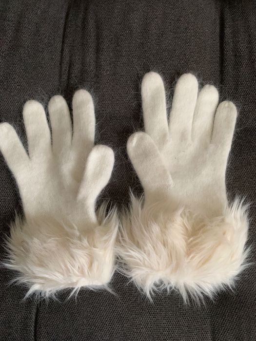 Białe rękawiczki damskie  z futerkiem rozmiar S/M