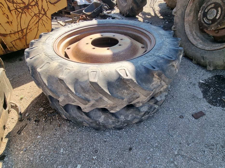 Trator Rodas estreitas 9.5-28