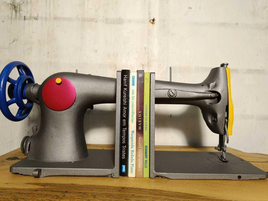 Vários Apoio de livros de máquina de costura antiga | Peça exclusiva
