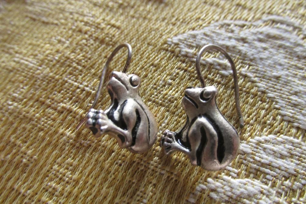 Conjunto variado de brincos metálicos